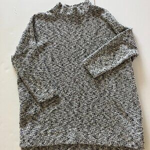 WOMEN'S GREY SWEATER WITH BLACK/WHITE SLUBS